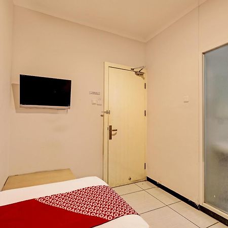 Sky Guesthouse Semarang Exterior foto