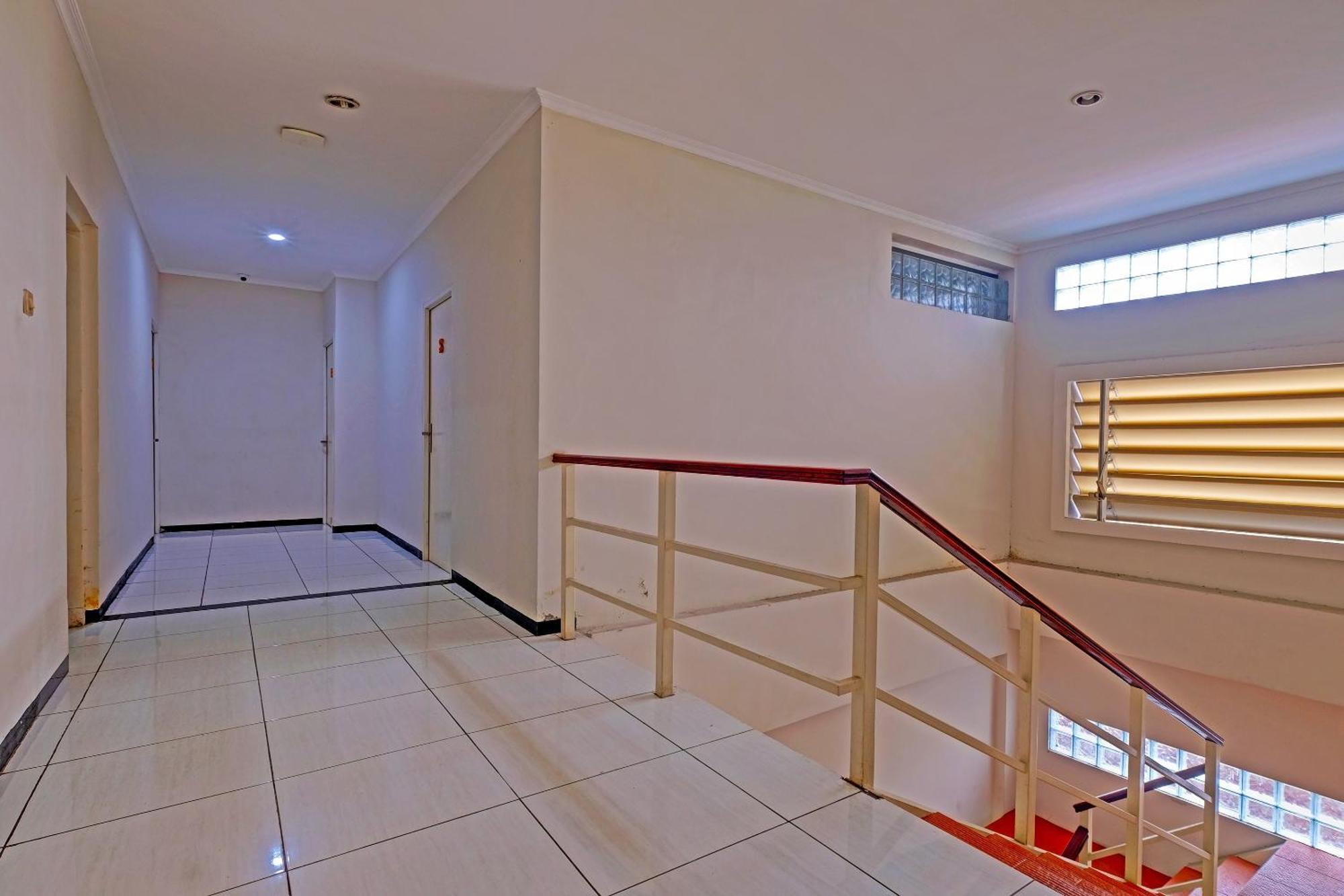 Sky Guesthouse Semarang Exterior foto
