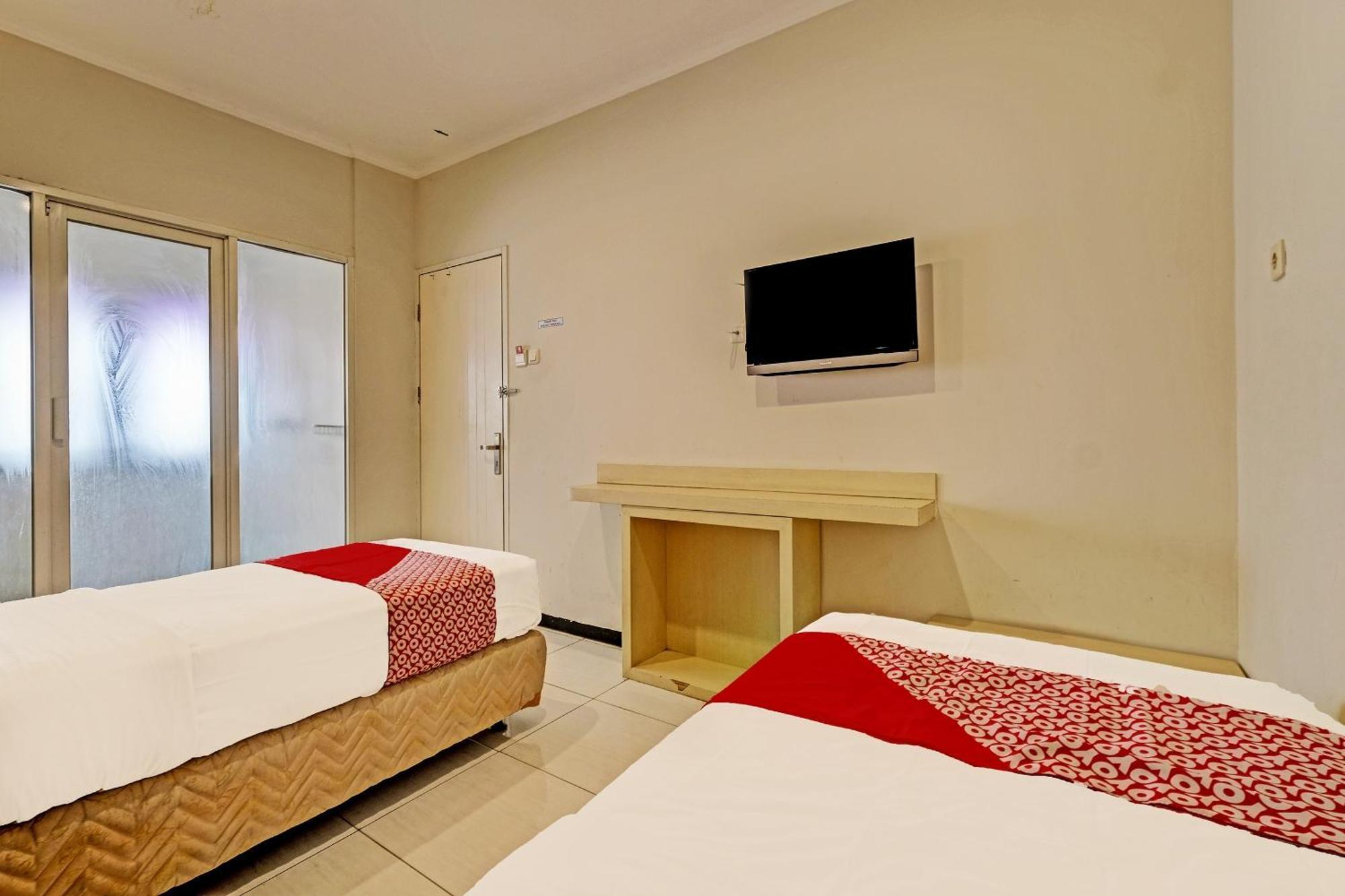 Sky Guesthouse Semarang Exterior foto